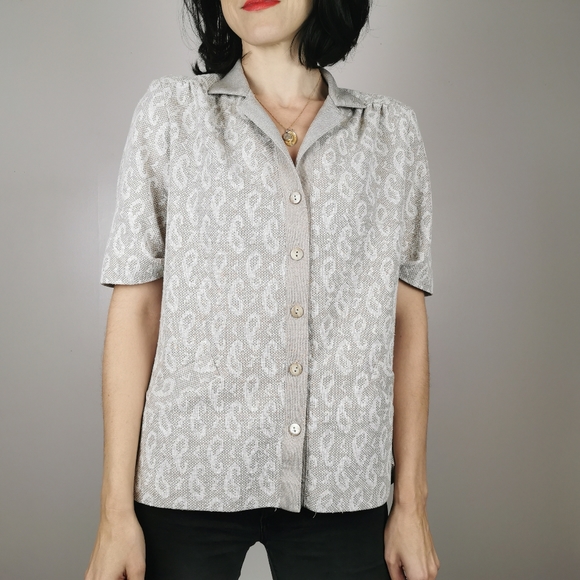 *sold* Vintage beige medium paisley belted shirt top - Picture 3 of 7